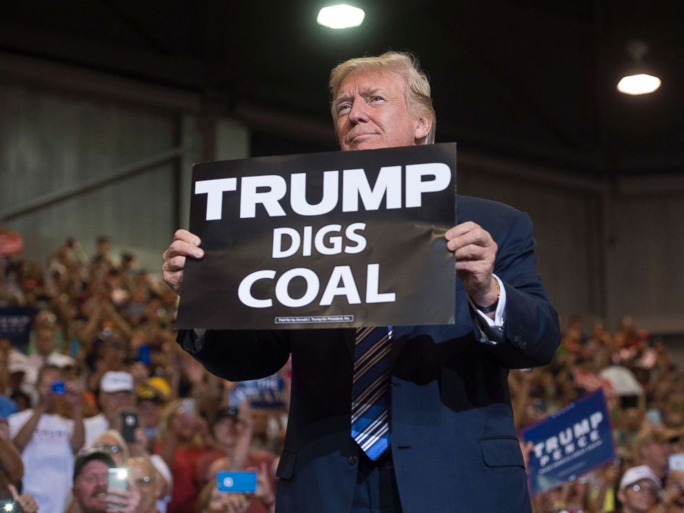 Online conservatives expect to vent social media frustrations at White House summit